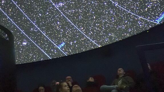 Dzień Nauki Polskiej zajęcia w planetarium UwB skierowane do młodzieży szkół białostockich