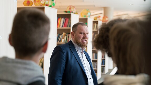 uczniowie z ZS w Suwałkach na zajęciach w kampusie UwB