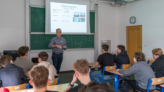 uczniowie Zespołu Szk&oacute;ł Og&oacute;lnokształcących w Augustowie na zajęciach w kampusie w ramach akcji Studiuj z UwB