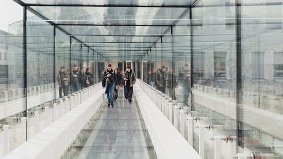 uczniowie szk&oacute;ł ponadpodstawowych na spotkaniach edukacyjnych w ramach akcji Studiuj z UwB