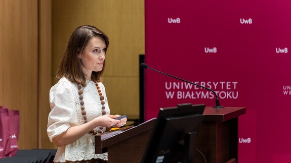 dr hab. Marta Kowalczuk-Walędziak, prof. UwB na auli podczas uroczystoci podsumowania programu tutorskiego