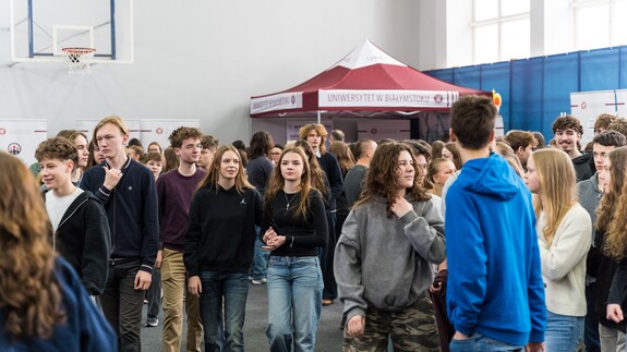 reprezentacja 14 wydział&oacute;w, rekrutacji i promocji na XX Targach Edukacyjnych w II Liceum Og&oacute;lnokształcącym im. Księżnej Anny z Sapieh&oacute;w Jabłonowskiej w Białymstoku 