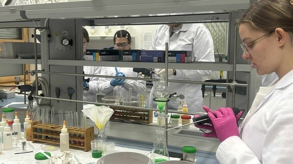 warsztaty chemiczne dla uczniów klas SP w Załukach