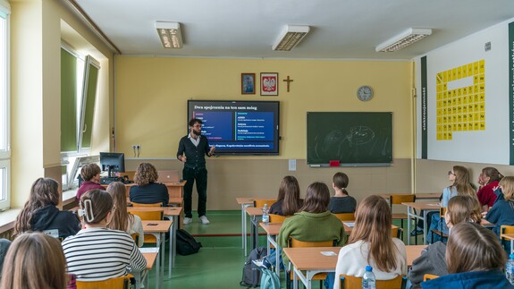 reprezentacja 14 wydział&oacute;w, rekrutacji i promocji na XX Targach Edukacyjnych w II Liceum Og&oacute;lnokształcącym im. Księżnej Anny z Sapieh&oacute;w Jabłonowskiej w Białymstoku 