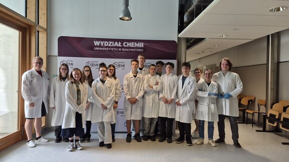 laboratoria chemiczne w kampusie na Wydziale Chemii dla uczni&oacute;w klas 7 i 8