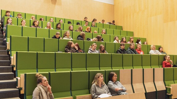 uczniowie Liceum w Olecku na zajęciach w kampusie UwB
