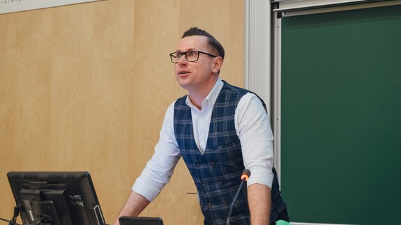 uczniowie szk&oacute;ł ponadpodstawowych na spotkaniach edukacyjnych w ramach akcji Studiuj z UwB