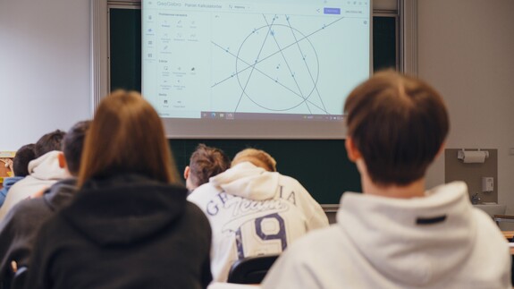 uczniowie szk&oacute;ł ponadpodstawowych na spotkaniach edukacyjnych w ramach akcji Studiuj z UwB