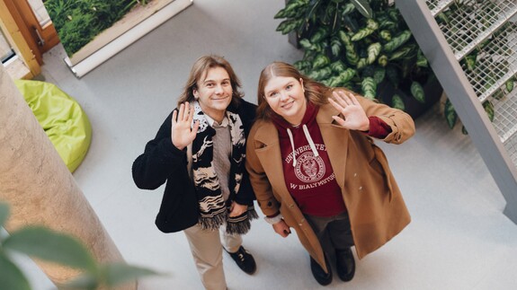 uczniowie szk&oacute;ł ponadpodstawowych na spotkaniach edukacyjnych w ramach akcji Studiuj z UwB