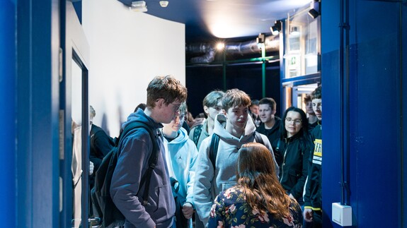 uczniowie z ZS w Suwałkach na zajęciach w kampusie UwB