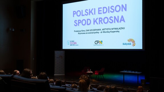 spotkanie z dr Monika Koperską z uczniami szkół średnich