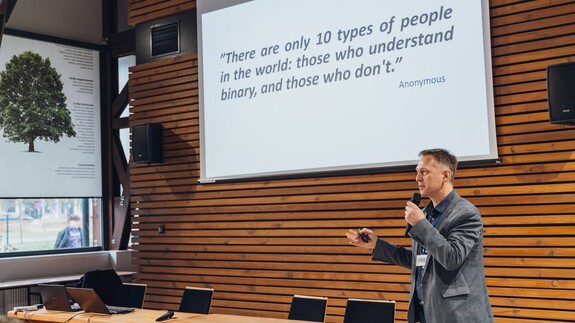 uczniowie szk&oacute;ł ponadpodstawowych na spotkaniach edukacyjnych w ramach akcji Studiuj z UwB