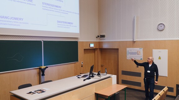 uczniowie szk&oacute;ł ponadpodstawowych na spotkaniach edukacyjnych w ramach akcji Studiuj z UwB