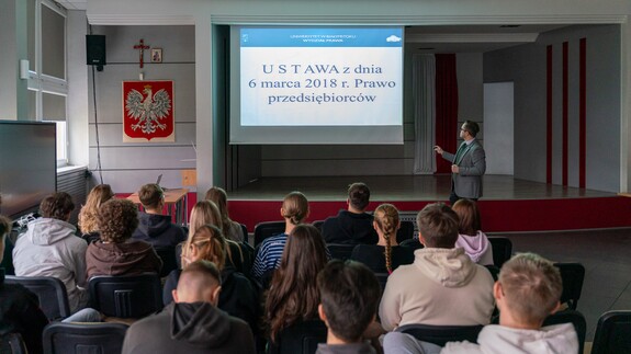 akcja Studiuj z UwB w ZSHE w B-stoku, zajęcia skierowane do uczniów, prowadzone przez kadrę uniwersytecką.