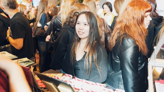 młodzież podczas targ&oacute;w edukacyjnych Salon Maturzyst&oacute;w Perspektywy 2026