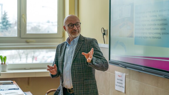 reprezentacja 14 wydział&oacute;w, rekrutacji i promocji na XX Targach Edukacyjnych w II Liceum Og&oacute;lnokształcącym im. Księżnej Anny z Sapieh&oacute;w Jabłonowskiej w Białymstoku 