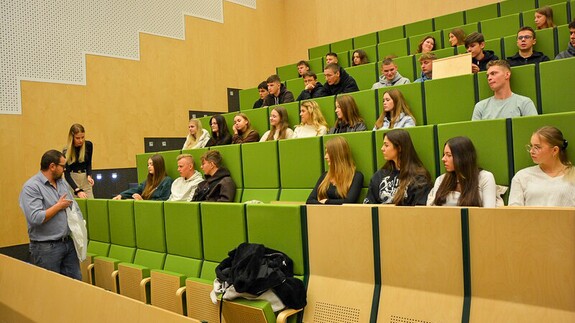 uczniowie z Sokołowa Podlaskiego na zajęciach matematyki w kampusie UwB