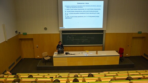 uczniowie z Sokołowa Podlaskiego na zajęciach matematyki w kampusie UwB