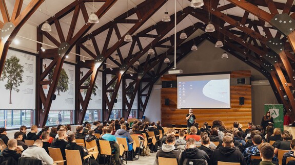 uczniowie szk&oacute;ł ponadpodstawowych na spotkaniach edukacyjnych w ramach akcji Studiuj z UwB
