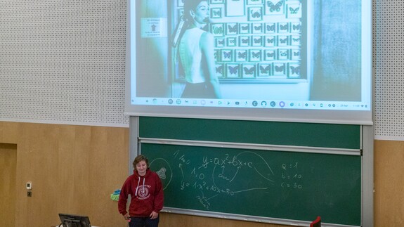 uczniowie z ZS w Suwałkach na zajęciach w kampusie UwB