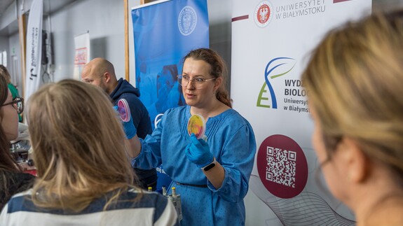 reprezentacja 14 wydział&oacute;w, rekrutacji i promocji na XX Targach Edukacyjnych w II Liceum Og&oacute;lnokształcącym im. Księżnej Anny z Sapieh&oacute;w Jabłonowskiej w Białymstoku 