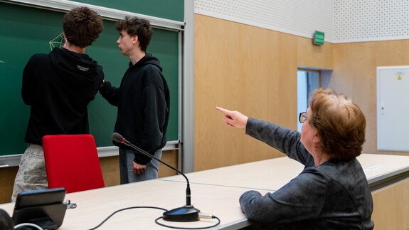 uczniowie Zespołu Szk&oacute;ł Og&oacute;lnokształcących w Augustowie na zajęciach w kampusie w ramach akcji Studiuj z UwB