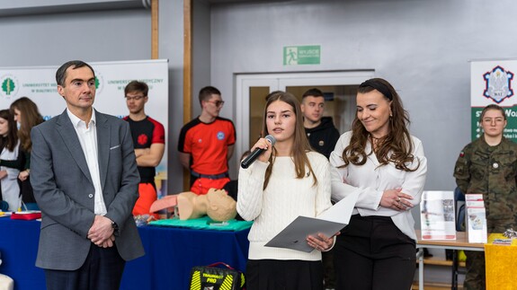 reprezentacja 14 wydział&oacute;w, rekrutacji i promocji na XX Targach Edukacyjnych w II Liceum Og&oacute;lnokształcącym im. Księżnej Anny z Sapieh&oacute;w Jabłonowskiej w Białymstoku 