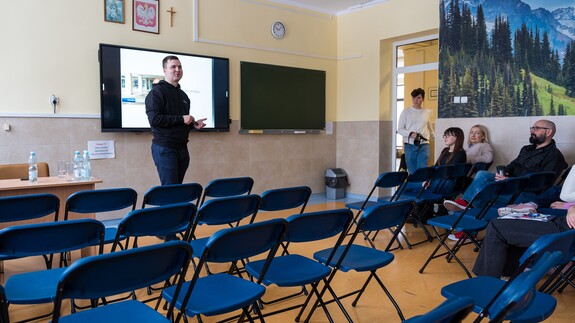 reprezentacja 14 wydział&oacute;w, rekrutacji i promocji na XX Targach Edukacyjnych w II Liceum Og&oacute;lnokształcącym im. Księżnej Anny z Sapieh&oacute;w Jabłonowskiej w Białymstoku 