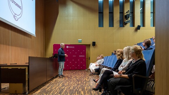Krzyysztof Korotkich, prorektor ds. kształcenia podczas inauguracji uroczystości podsumowania programu tutorskiego