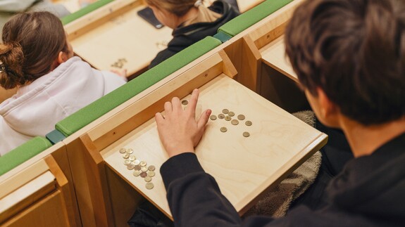 uczniowie szk&oacute;ł ponadpodstawowych na spotkaniach edukacyjnych w ramach akcji Studiuj z UwB