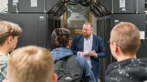 uczniowie z ZS w Suwałkach na zajęciach w kampusie UwB