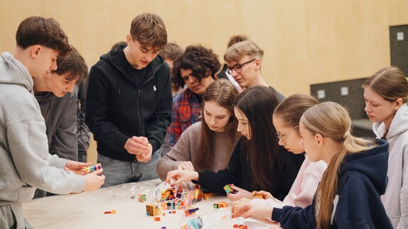 uczniowie szk&oacute;ł ponadpodstawowych na spotkaniach edukacyjnych w ramach akcji Studiuj z UwB