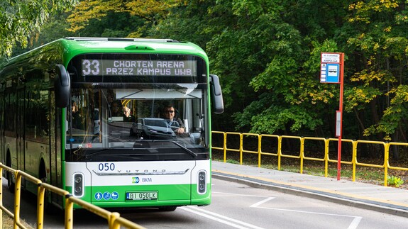 autobus  nowej linii 33