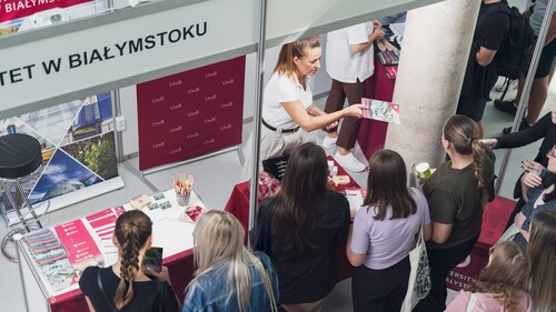 Białostocki Salon Maturzystów Perspektywy 2025 w kampusie Uniwersytetu w Białymstoku. Zapraszamy uczniów, rodziców i nauczycieli