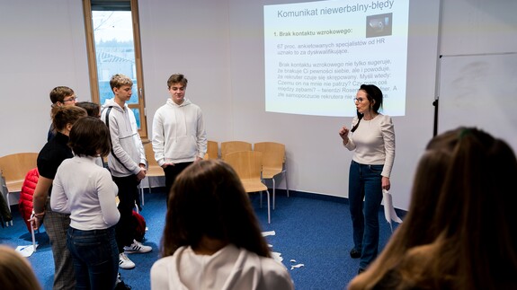 SPiNamy Białystok, akcja edukacyjna skierowana do młodzieży i seniorów. Przeprowadzono zajęcia.