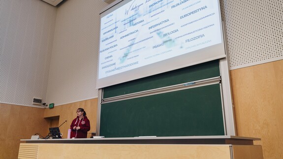 uczniowie szk&oacute;ł ponadpodstawowych na spotkaniach edukacyjnych w ramach akcji Studiuj z UwB