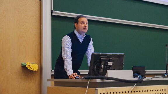 uczniowie szk&oacute;ł ponadpodstawowych na spotkaniach edukacyjnych w ramach akcji Studiuj z UwB