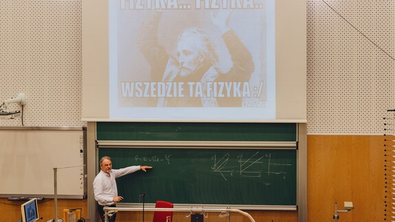 akcja Studiuj z UwB, uniwersytecka oferta edukacyjna skierowana do szk&oacute;ł ponadpodstawowych