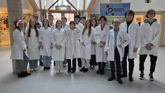 zajęcia chemiczne dla uczniów z Zauk w kampusie UwB