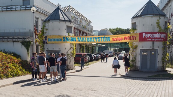 salon maturzystów w kampusie UwB