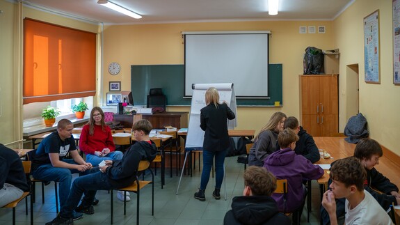 uczniowie szk&oacute;ł ponadpodstawowych na spotkaniach edukacyjnych w ramach akcji Studiuj z UwB