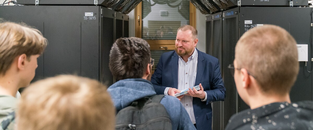 uczniowie z ZS w Suwałkach na zajęciach w kampusie UwB