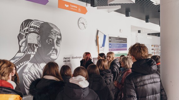 uczniowie szk&oacute;ł ponadpodstawowych na spotkaniach edukacyjnych w ramach akcji Studiuj z UwB