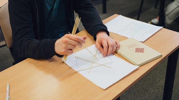 uczniowie szk&oacute;ł ponadpodstawowych na spotkaniach edukacyjnych w ramach akcji Studiuj z UwB