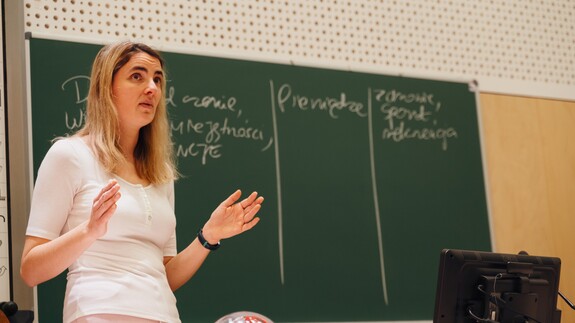 uczniowie ILO w Augustowie w kampusie UwB na zajęciach w ramach akcji Studiuj z UwB