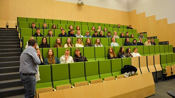 uczniowie z Sokołowa Podlaskiego na zajęciach matematyki w kampusie UwB