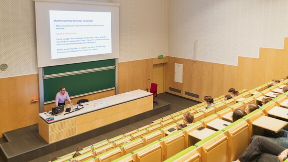 Licealiści z Augustowa na zajęciach w kampusie