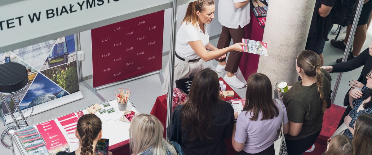 salon maturzystów w kampusie UwB