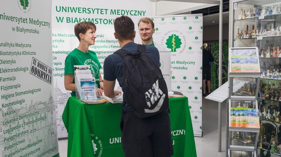 salon maturzystów w kampusie UwB