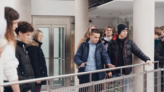 uczniowie szk&oacute;ł ponadpodstawowych na spotkaniach edukacyjnych w ramach akcji Studiuj z UwB